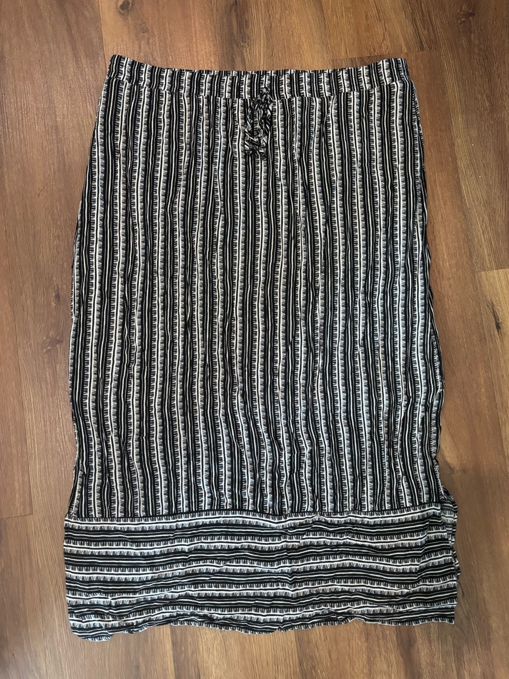 Apt. 9 Black and White Vertical Stripe Maxi Skirt Women’s XL Stretchy Flowy